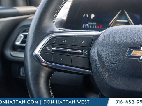 Used 2025 Chevrolet Traverse LT FWD image 8