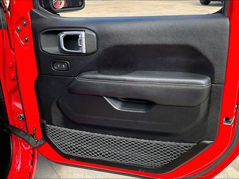 Used 2020 Jeep Wrangler Unlimited Sahara image 24