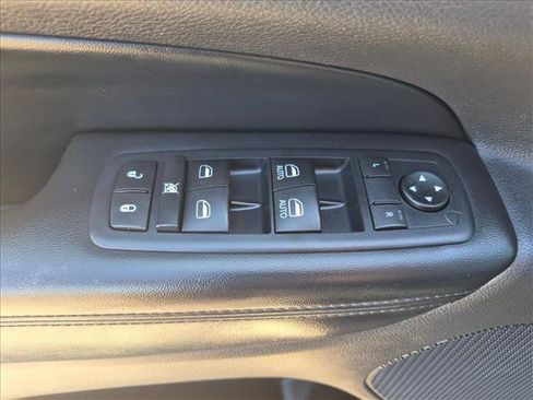 Used 2016 Jeep Grand Cherokee Laredo RWD image 11