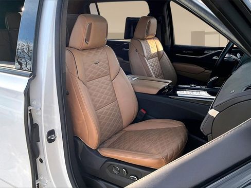 Used 2023 Cadillac Escalade ESV Sport w/ Touring Package image 7