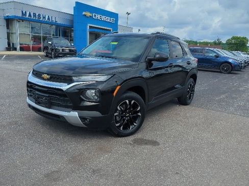 Used 2022 Chevrolet TrailBlazer LT w/ Convenience Package AWD/4WD image 3