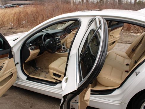 Used 2011 BMW 535i xDrive Sedan image 34