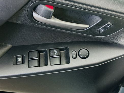 Used 2012 MAZDA MAZDA3 i Touring image 15