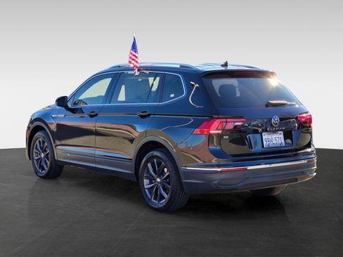 Used 2022 Volkswagen Tiguan SE w/ Panoramic Sunroof Package image 6