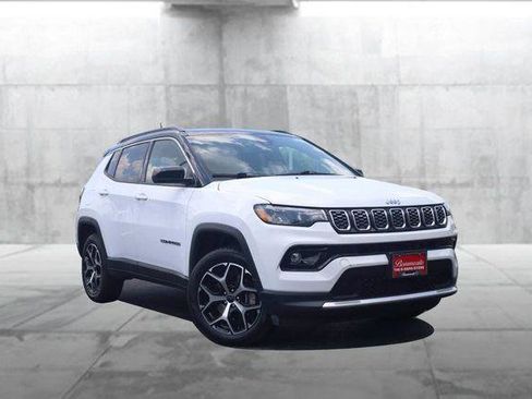 Used 2025 Jeep Compass Limited AWD/4WD image 2