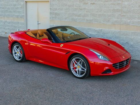Used 2015 Ferrari California T RWD image 27