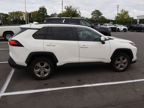 Used 2022 Toyota RAV4 XLE FWD image 22