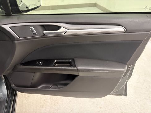 Used 2016 Ford Fusion SE FWD image 26