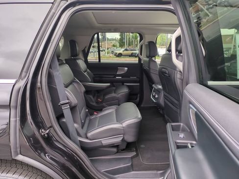 Used 2025 Ford Expedition Platinum AWD/4WD image 30