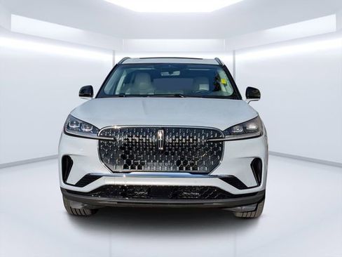 Used 2025 Lincoln Aviator Reserve w/ Equipment Group 201A image 8