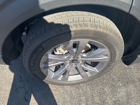 Used 2024 Ford Explorer XLT w/ Equipment Group 202A image 7