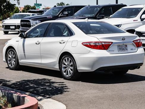 Used 2016 Toyota Camry XLE w/ Moonroof Package FWD image 2