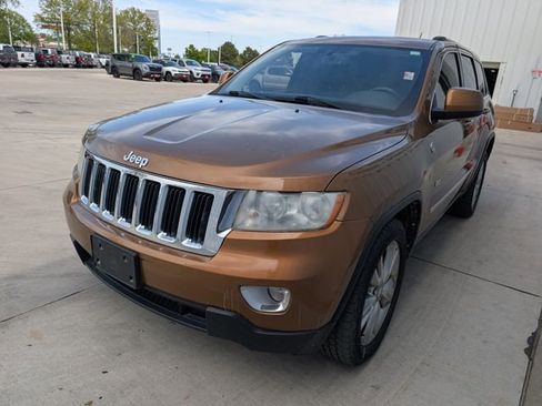 Used 2011 Jeep Grand Cherokee 70th Anniversary AWD/4WD image 21