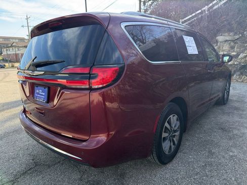 Used 2021 Chrysler Pacifica Touring-L image 6