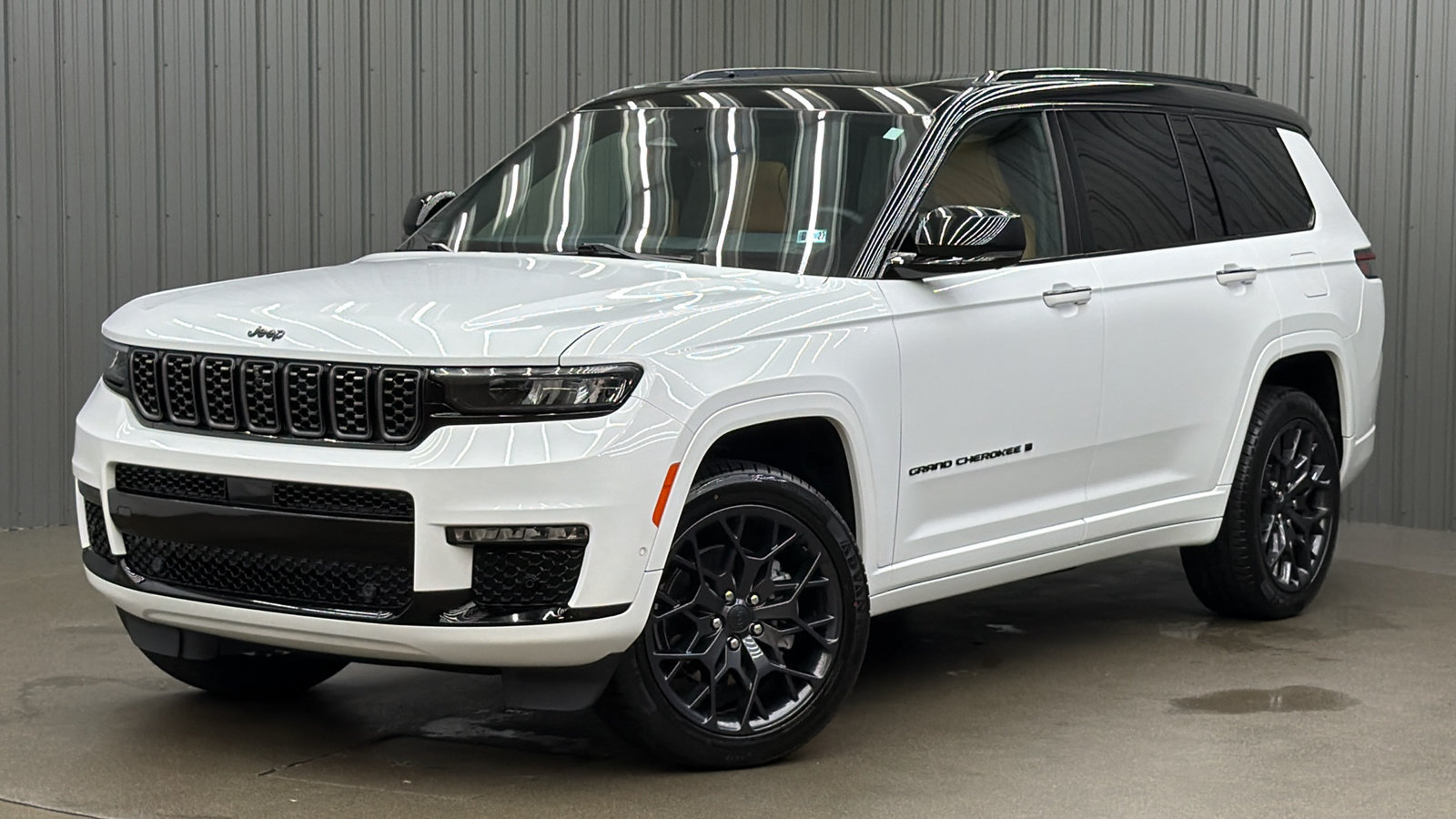 Used 2025 Jeep Grand Cherokee L Summit w/ Obsidian Package AWD/4WD image 1