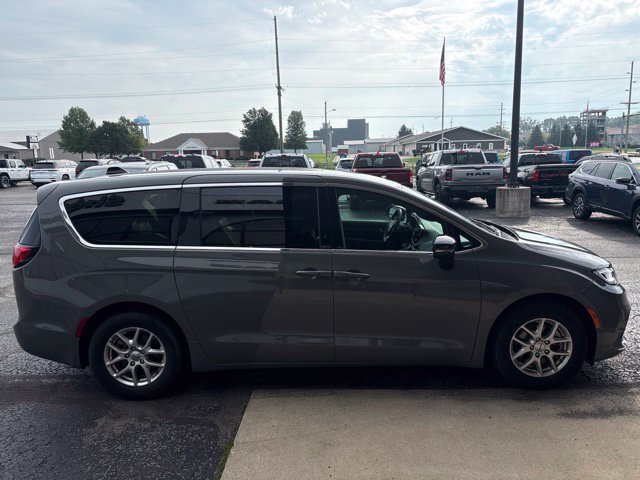 Used 2025 Chrysler Pacifica Select FWD image 6