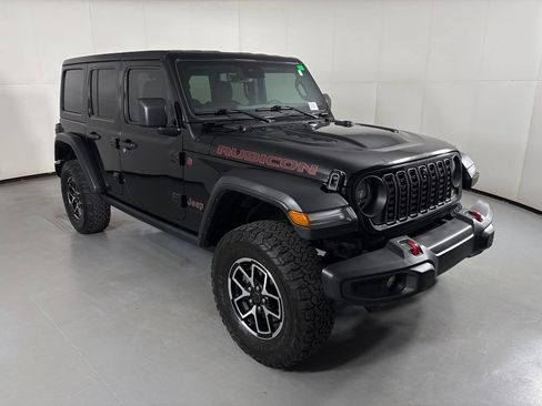Used 2024 Jeep Wrangler Unlimited Rubicon w/ Technology Group AWD/4WD image 2