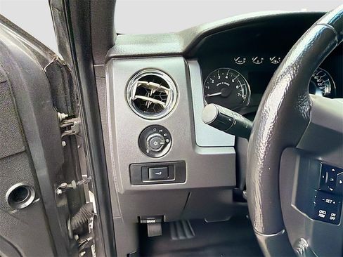 Used 2011 Ford F150 XLT w/ XLT Chrome Pkg image 10