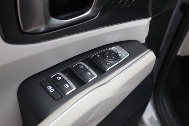 Used 2025 Kia Sorento S w/ Panoramic Sunroof Package FWD image 24
