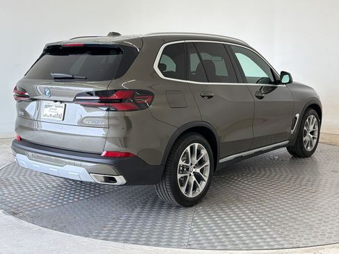 New 2026 BMW X5 xDrive50e w/ Premium Package AWD/4WD image 9
