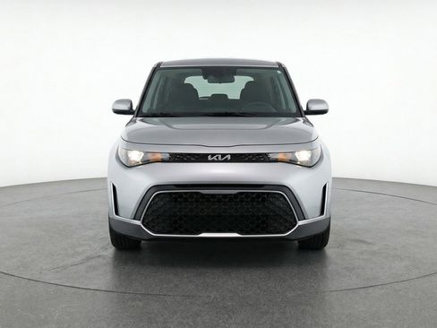 Used 2025 Kia Soul LX w/ LX Technology Package FWD image 2