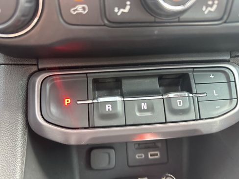 Used 2022 GMC Acadia AT4 w/ Technology Package AWD/4WD image 25