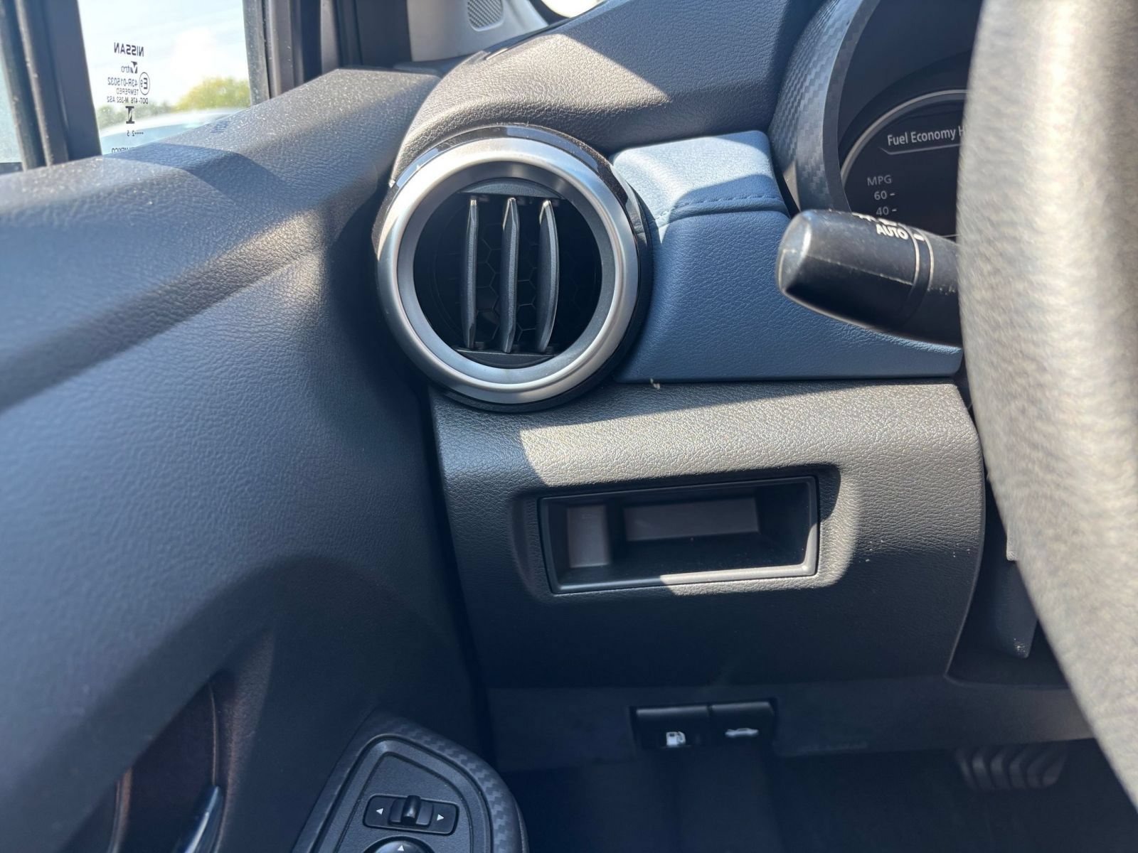 Used 2025 Nissan Versa SV FWD image 31
