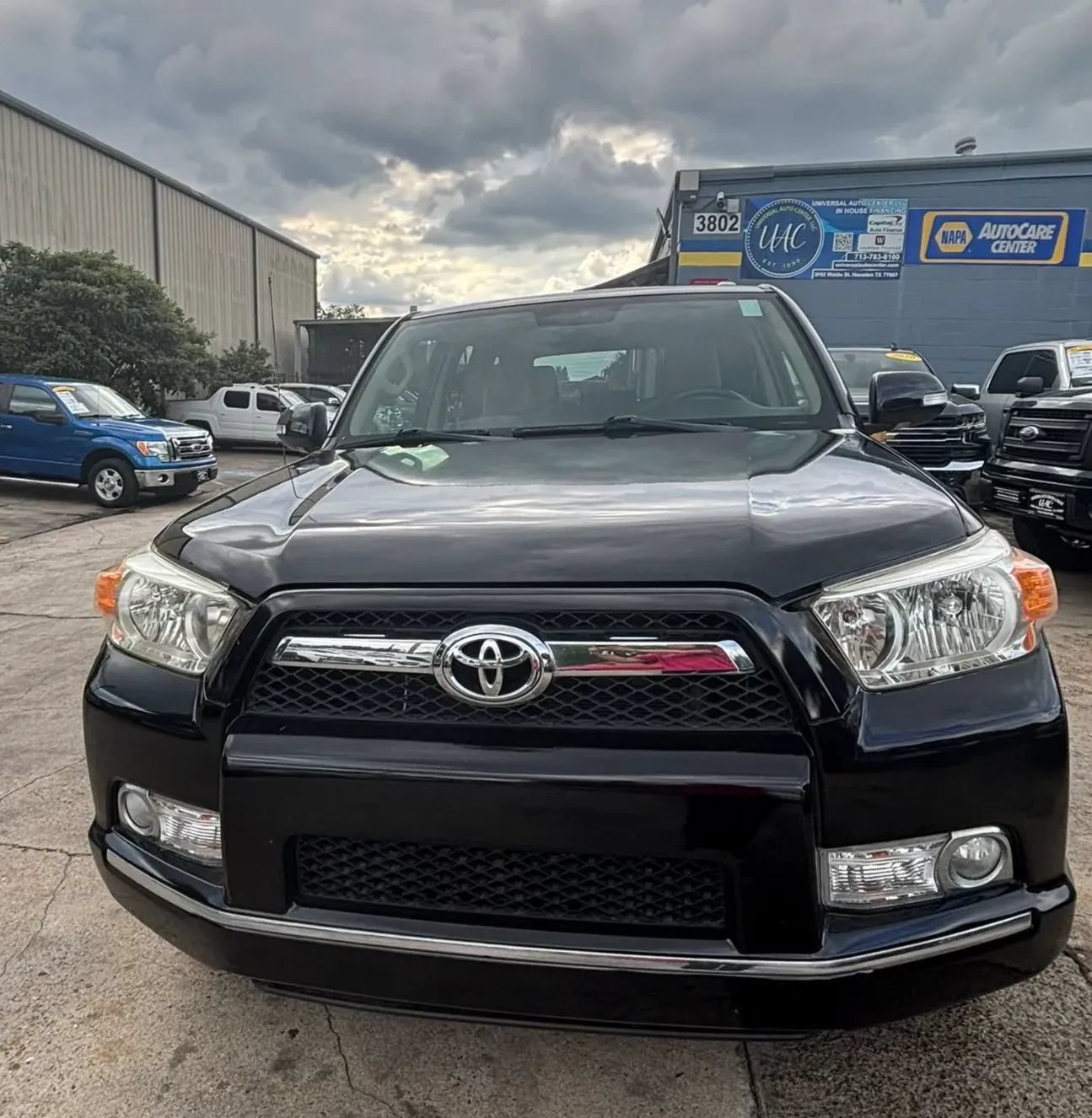 Used 2011 Toyota 4Runner SR5 w/ Convenience Pkg RWD image 2