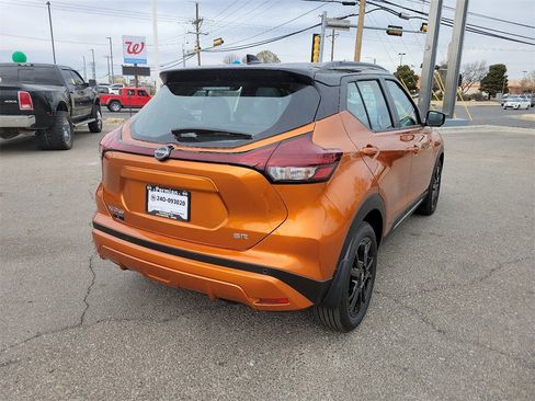 New 2024 Nissan Kicks SR w/ SR Premium Package image 10