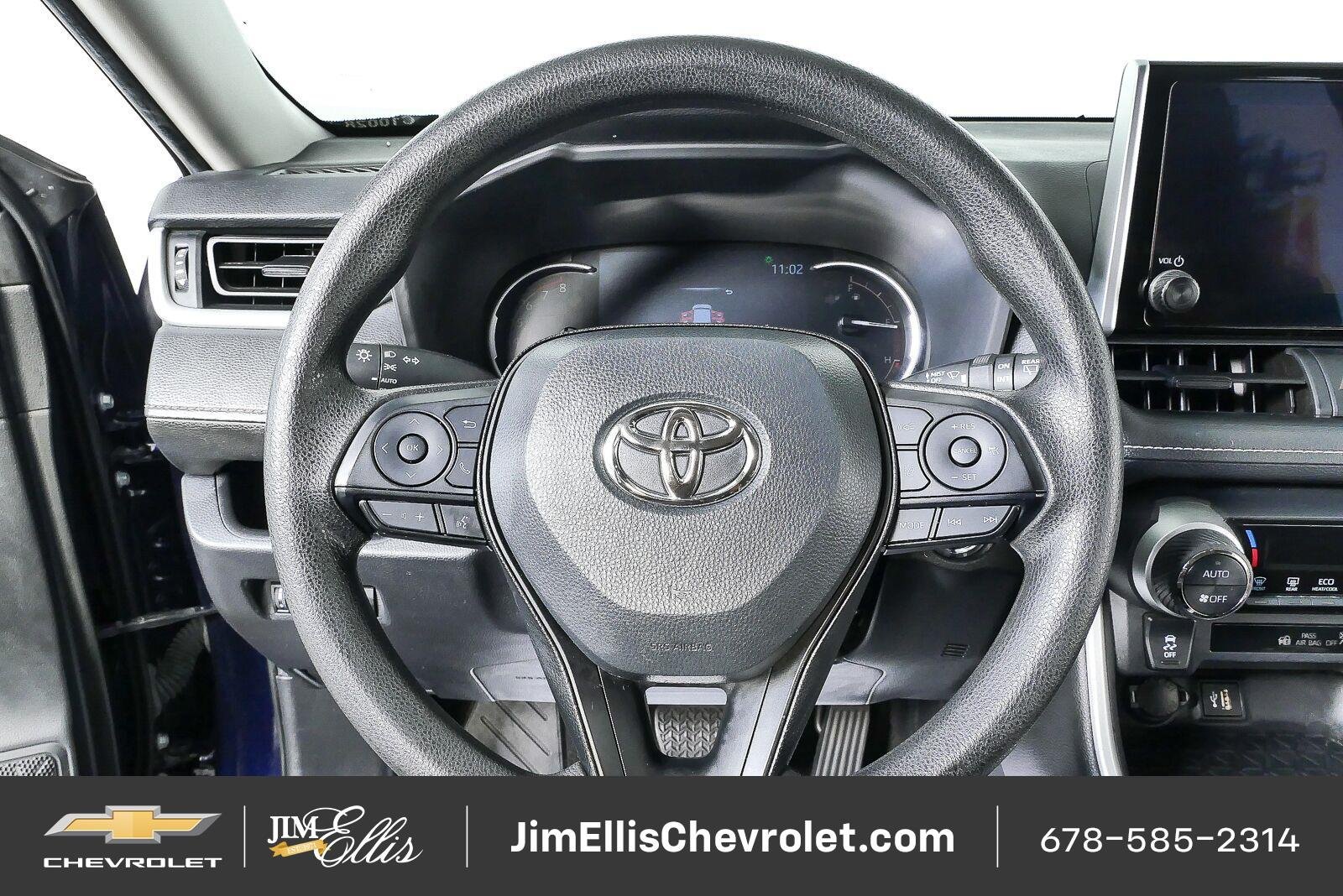 Used 2024 Toyota RAV4 XLE FWD image 11