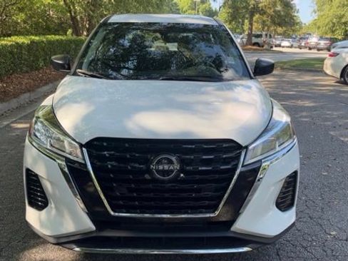 Used 2025 Nissan Kicks Play S FWD image 3