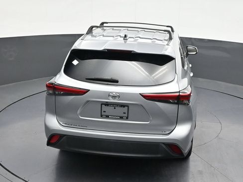 Used 2023 Toyota Highlander LE FWD image 17