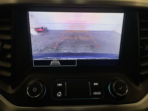 Used 2023 GMC Acadia SLE w/ Driver Convenience Package FWD image 8