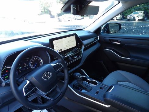 Used 2023 Toyota Highlander Bronze Edition image 14