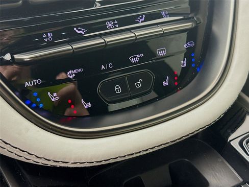 Used 2022 Aston Martin DBX AWD/4WD image 10
