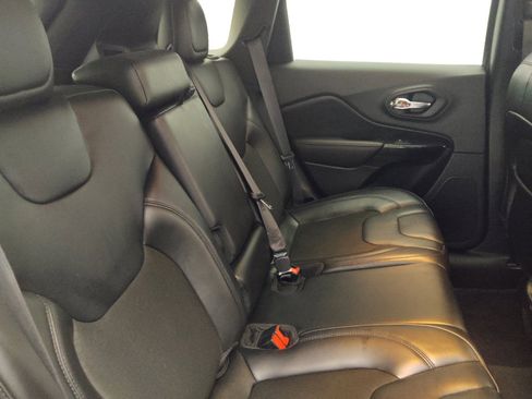 Used 2020 Jeep Cherokee Latitude Plus FWD image 19