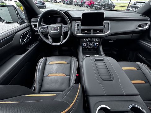Used 2024 GMC Yukon AT4 image 2