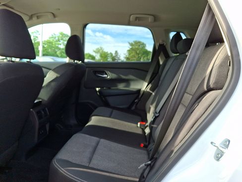 Used 2024 Nissan Rogue SV FWD image 11