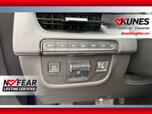 Used 2022 Cadillac Escalade Sport Platinum image 9