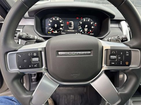 Certified 2025 Land Rover Discovery Dynamic SE image 26