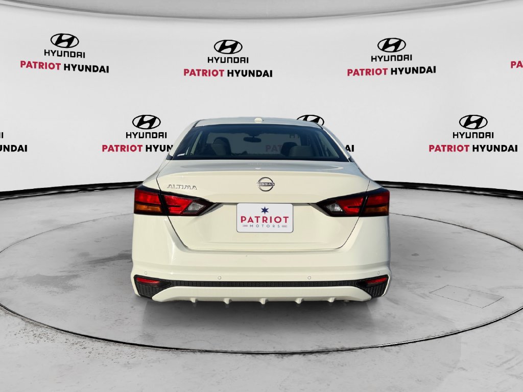 Used 2025 Nissan Altima 2.5 SV FWD image 4