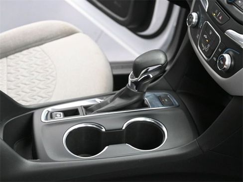 Used 2023 Chevrolet Equinox LS image 36