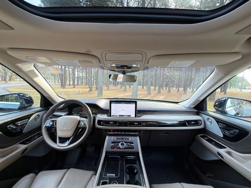 Used 2023 Lincoln Aviator Reserve w/ Equipment Group 201A image 2