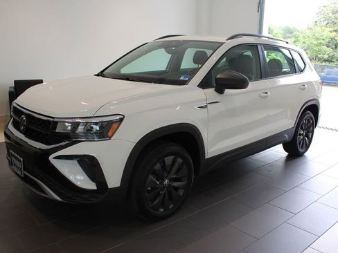 Used 2024 Volkswagen Taos S FWD image 13