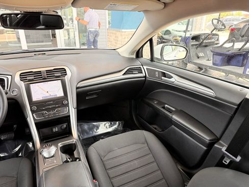 Used 2020 Ford Fusion SE FWD image 21