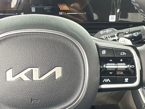 New 2026 Kia Carnival EX image 25