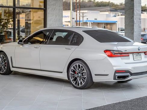 Used 2020 BMW 740i xDrive w/ M Sport Package image 7