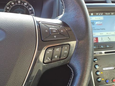 Certified 2018 Ford Explorer Platinum image 22