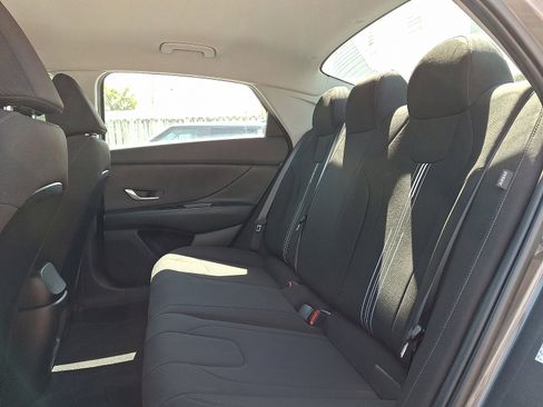 Used 2024 Hyundai Elantra SEL FWD image 10