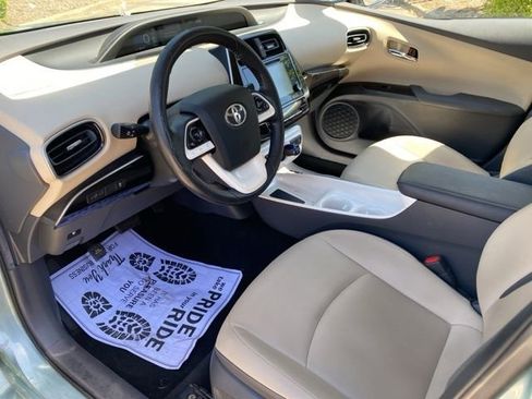 Used 2016 Toyota Prius Four FWD image 6
